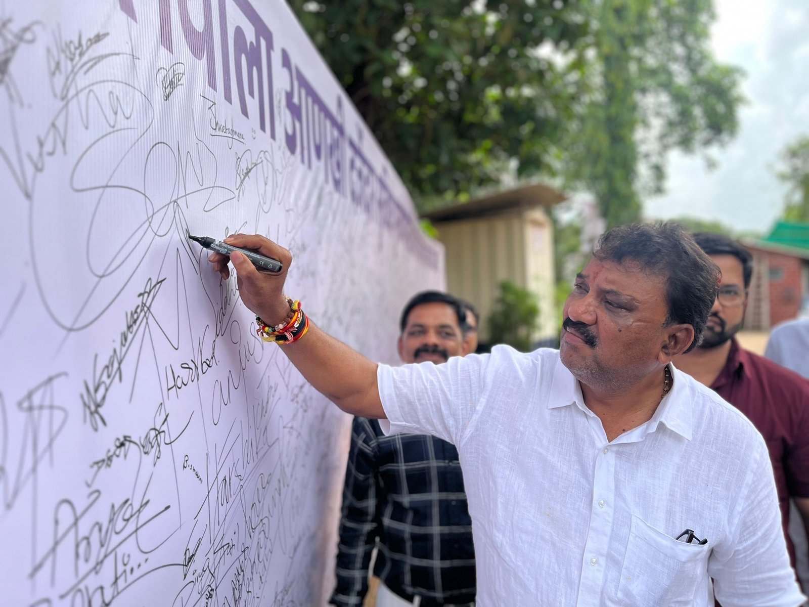 Leader signing petition